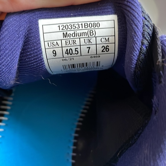 Brooks adrenaline 22.  Still have some life left in them!  Need insoles - Picture 4 of 4